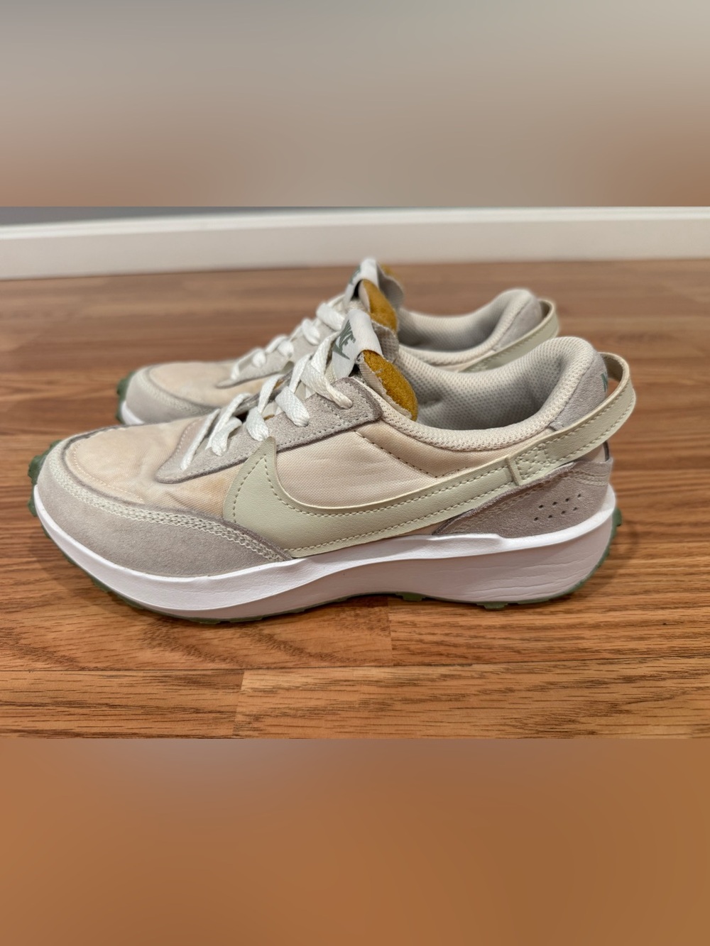 Nike Women’s Beige casual Shoes Low Top Mesh Suede Lace-Up Breathable Sneakers - Picture 10 of 10